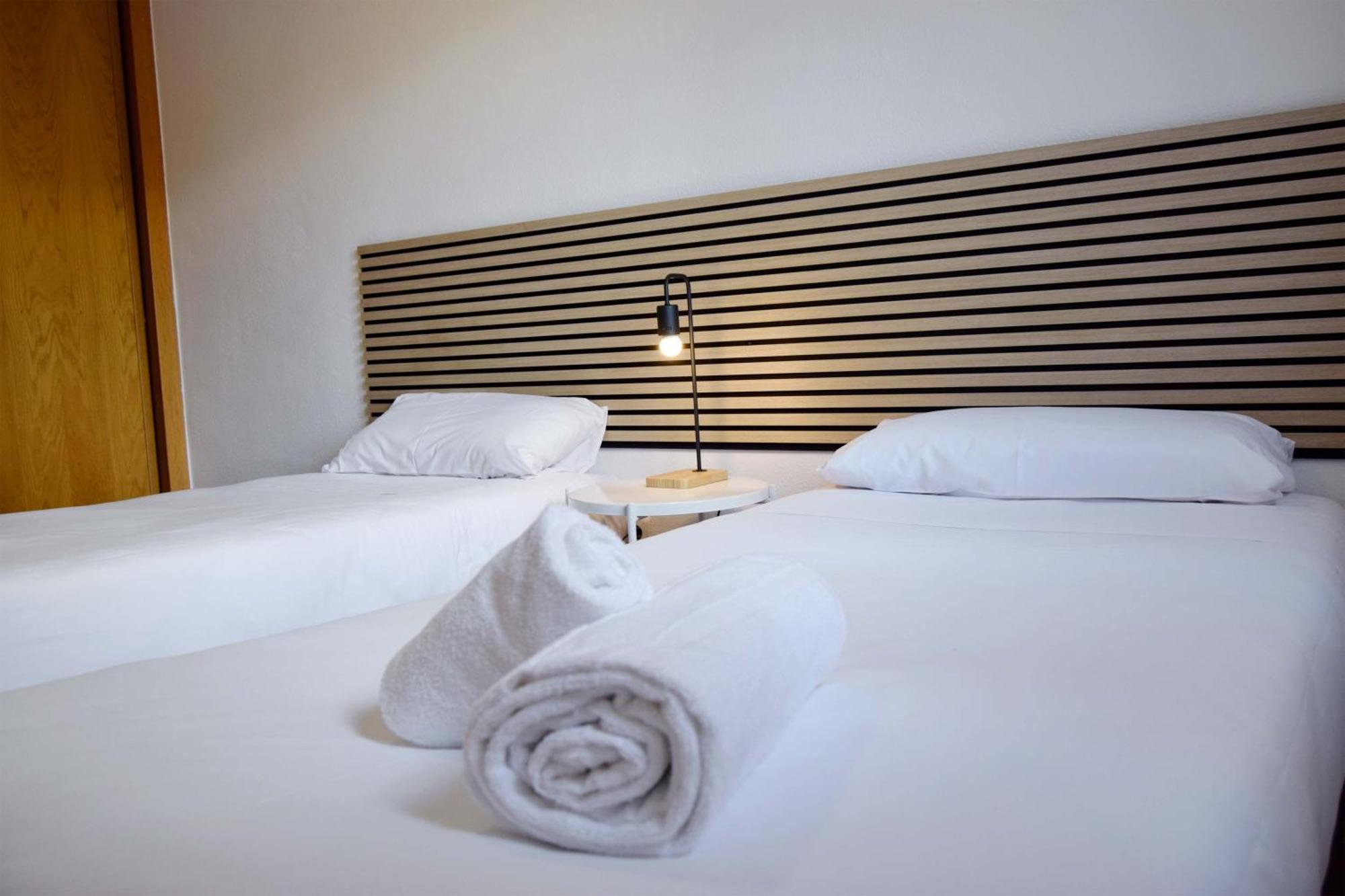 Apartamentos El Pilar Suites 3000 Zaragoza Ngoại thất bức ảnh