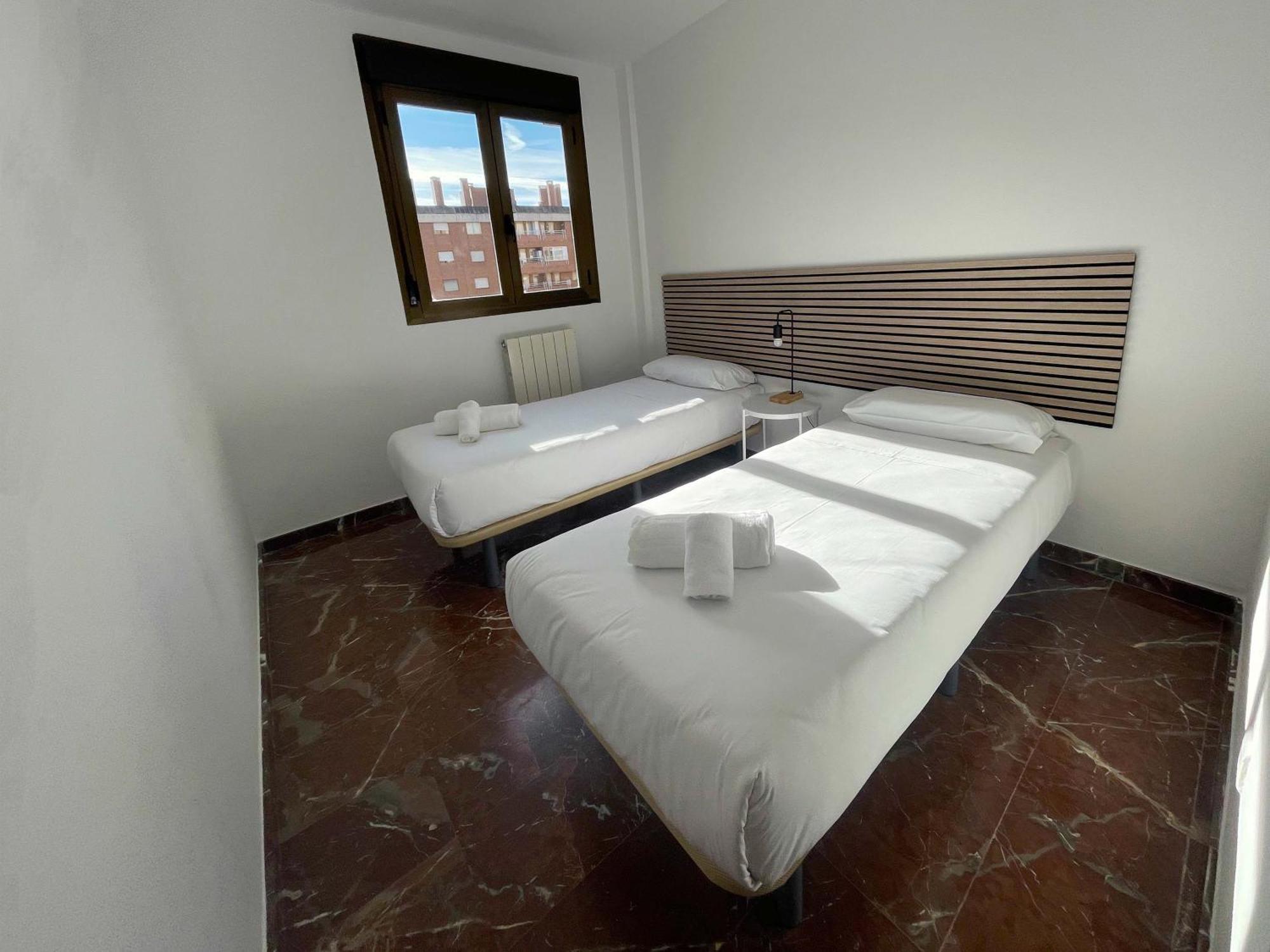 Apartamentos El Pilar Suites 3000 Zaragoza Ngoại thất bức ảnh