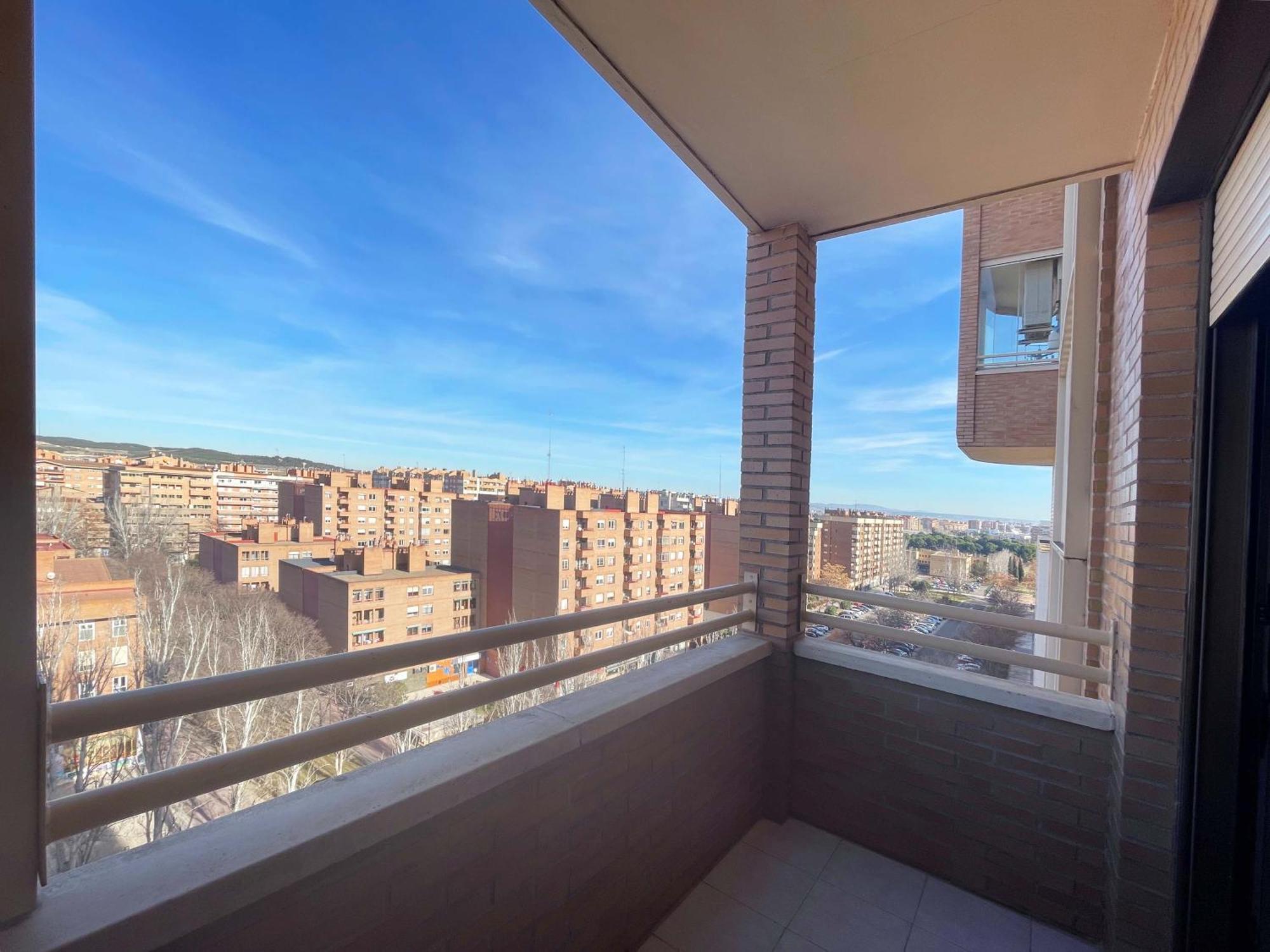 Apartamentos El Pilar Suites 3000 Zaragoza Ngoại thất bức ảnh