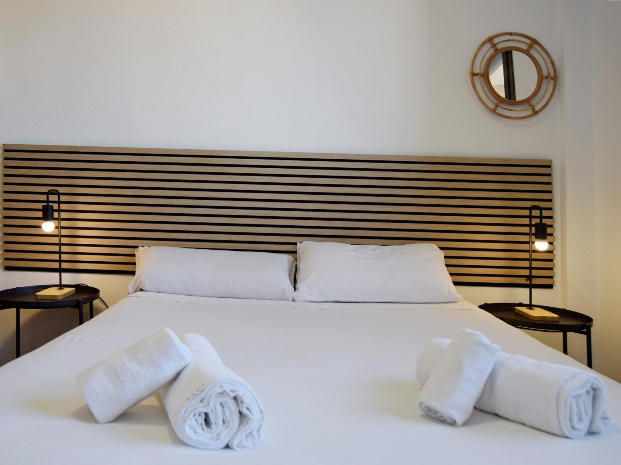 Apartamentos El Pilar Suites 3000 Zaragoza Ngoại thất bức ảnh
